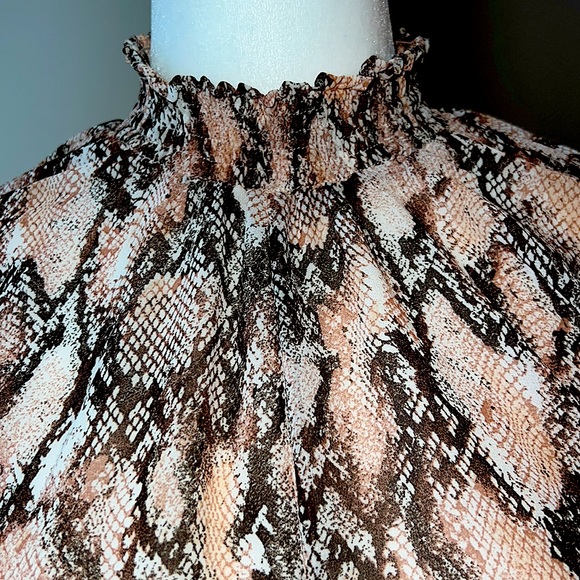 IZI NEW YORK Snake Print Top - Picture 5 of 15